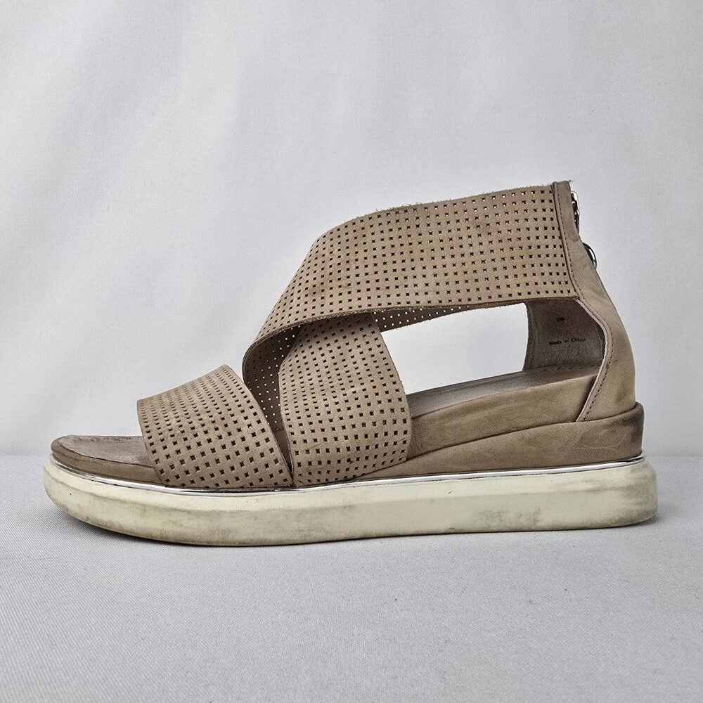 The Wishbone Collection Brown Leather Sandals Size 8